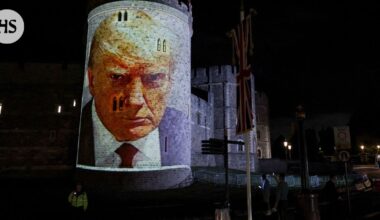 Windsorin linnan seinään heijastettiin Trumpin pidätyskuva