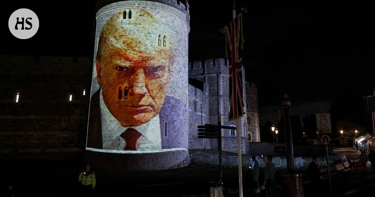 Windsorin linnan seinään heijastettiin Trumpin pidätyskuva