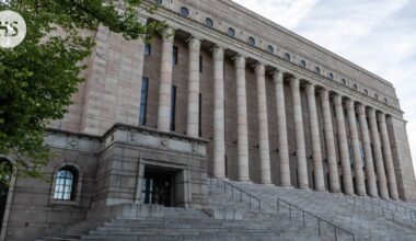 Eduskunnan virkamies keräsi tuhansista ihmisistä tietoja, osa rikosepäilyistä vanhentui poliisin pöydälle