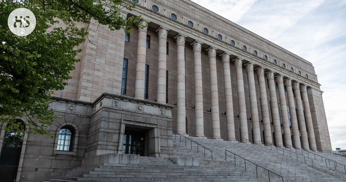 Eduskunnan virkamies keräsi tuhansista ihmisistä tietoja, osa rikosepäilyistä vanhentui poliisin pöydälle
