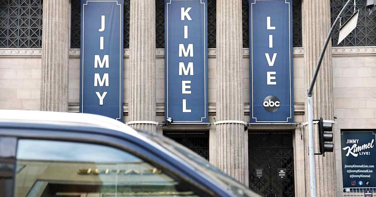 Demokraatit vaativat telehallintoviraston puheenjohtajan eroa Jimmy Kimmelin hyllytyksen jälkeen | Uutisia lyhyesti