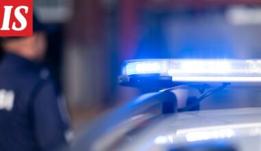 Poliisi pysäytti rouvan kännykän käytön takia
