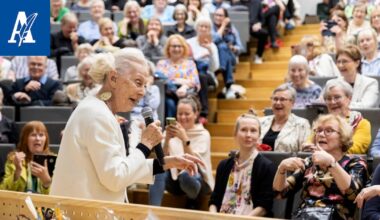 88-vuotias Seela Sella sanoi suorat sanat vanhuudesta ja sai yleisön osoittamaan suosiotaan Tampereella