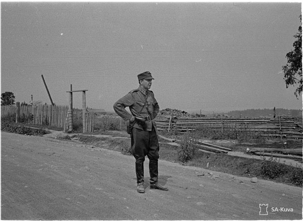 Talvela vuonna 1941. Mannerheimin käsitys Talvelasta huononi jatkosodan alussa tämän riitaisan luonteen vuoksi. Talvela komennettiin Saksaan, vaikka hän olisi halunnut pysyä rintamalla.