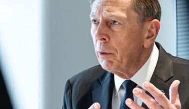 Entinen CIA-johtaja Petraeus ilmatilaloukkauksista: Jos venäläiset toistuvasti tekevät näin, heidät täytyy ampua alas
