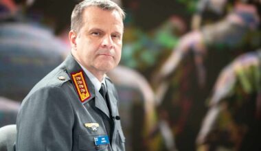 Kovempi reagointi Viron ilmatilaloukkauksessa olisi ollut virhe, Puolustusvoimain komentaja Janne Jaakkola sanoo | Politiikka