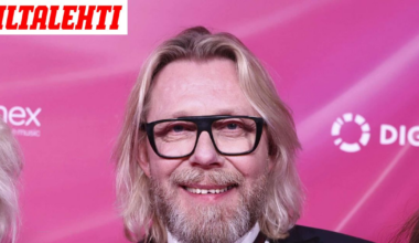 Kimmo Vehviläinen käänsi katseet: Saapui kyltin kanssa TTK-studiolle