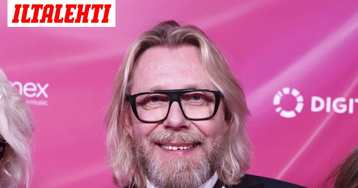 Kimmo Vehviläinen käänsi katseet: Saapui kyltin kanssa TTK-studiolle