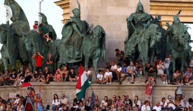 Kymmenet tuhannet protestoivat Viktor Orbánin mediakampanjoita vastaan