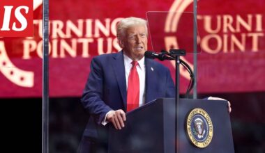 Donald Trump puhui Charlie Kirkin muistotilaisuudessa Arizonan Glendalessa