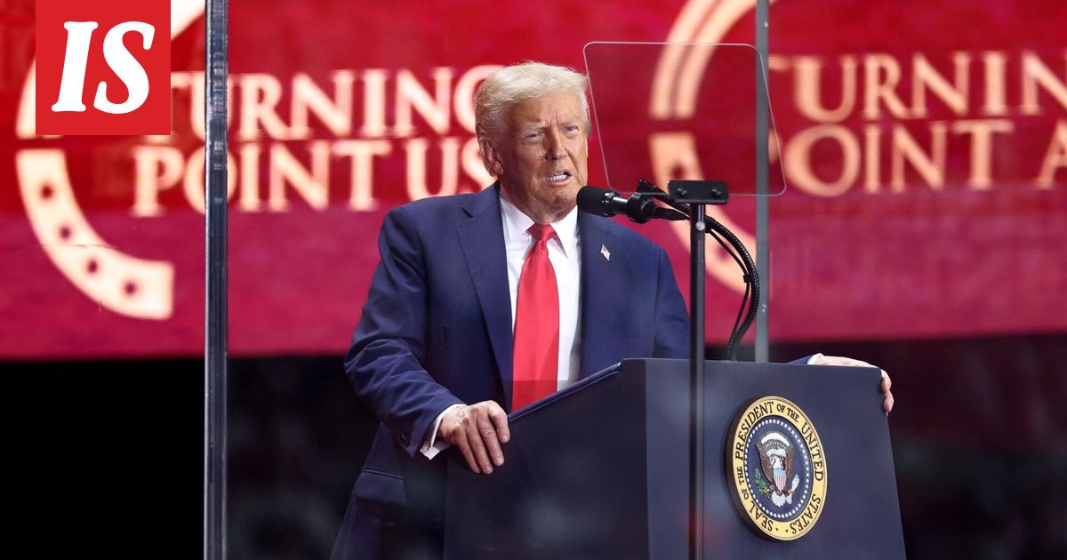 Donald Trump puhui Charlie Kirkin muistotilaisuudessa Arizonan Glendalessa