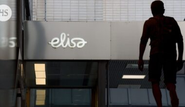 Elisa etsi vaativiin tehtäviin palkattomia harjoittelijoita – kritiikki pakotti perääntymään