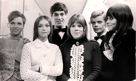 Johnny pyrki Euroviisujen Suomen edustajaksi vuonna 1968 Kissankellojen aikaan -kappaleella. Kappale sijoittui toiseksi postikorttiäänestyksessä, ja Euroviisuihin valittiin Kristiina Hautala.