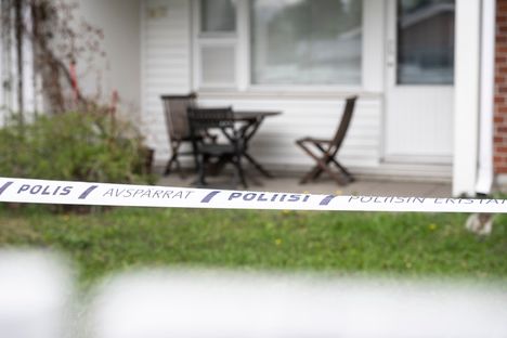 Järkyttävästä veriteosta kertoivat poliisin eritysnauhat.