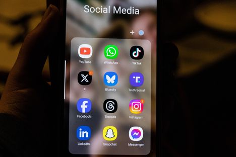 Useat palvelut kehittävät tekoälyään käyttäjien tiedoilla.