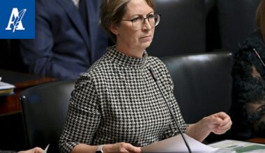 Ministeri Essayah esittää sudenmetsästyksen aloittamista vuoden alusta