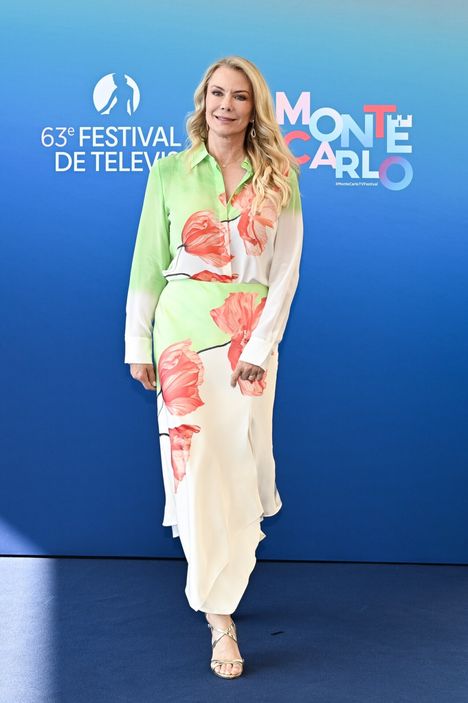Katherine Kelly Lang kuvattuna 2024. Kukkamekot ja hillityt asut ovat saaneet väistyä Langin uuden tyylin tieltä.