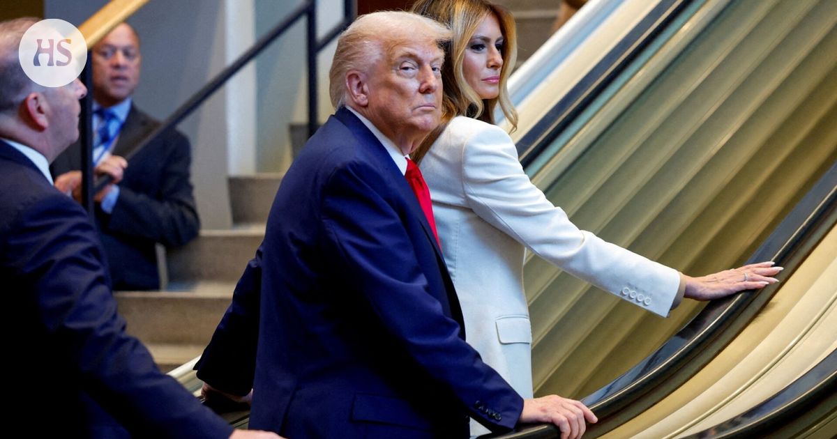 YK uskoo tietävänsä, miksi sen liukuportaat pysähtyivät Trumpin astuessa niihin