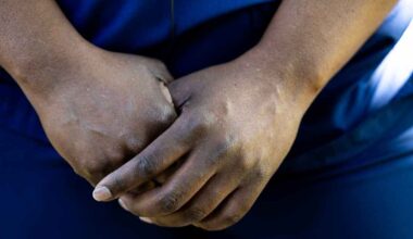 Koeajalla irtisanotut ulkomaiset työntekijät hakevat käräjiltä korvauksia – hyvinvointialue pitää rasismi­väitteitä outoina | Kotimaa