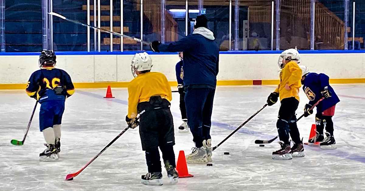 Vanhemmat raivostuivat, kun vaasalaisseura jakoi pienet jääkiekkojunnut taitojen mukaan – tavalla on kuitenkin hyötynsä | Urheilu