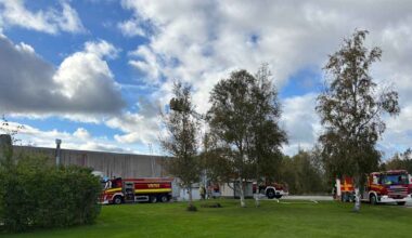 Pelastuslaitos sammuttaa suuren teollisuusrakennuksen paloa Laitilassa – kattoa jouduttu purkamaan | Varsinais-Suomi