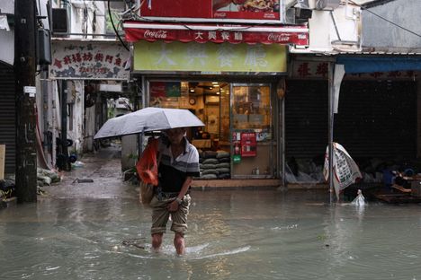 Taifuuni Ragasa aiheutti tulvia Hong Kongissa.