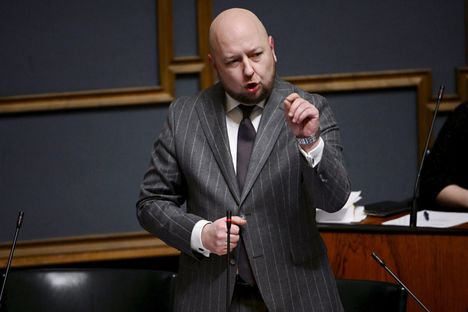 Sdp:n kansanedustaja Joona Räsänen vaatii, että pääministeri Petteri Orpo (kok) toistaa tänään eduskunnan edessä väitteen, jonka mukaan jokaisen palkansaajan verotus kevene.