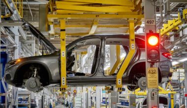 Autotehtaan johtaja Mersu-sopimusten päättymisestä: ”Uudessa­kaupungissa valmistetaan autoja myös tulevaisuudessa” | Kotimaa