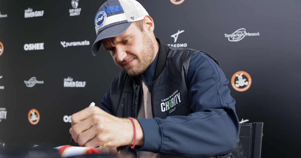 Aleksander Barkov loukkaantui NHL-kauden ovella – Panthers-kapteeni makasi minuutteja jäällä ja talutettiin pukukoppiin | Urheilua lyhyesti