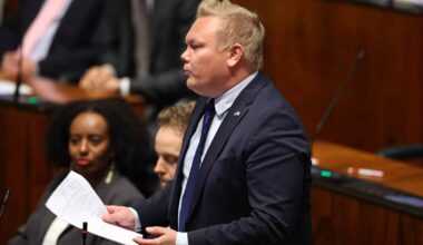 Keskusta jättää välikysymyksen työttömyydestä Liike Nytin kanssa – ei ota vasemmistopuolueita mukaan välikysymykseen | Politiikka