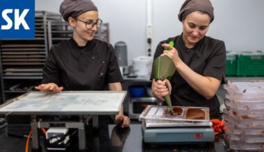 Täällä valmistuu Sveitsin ”paras suklaa” – Miten se pärjäsi Fazerin Siniselle?