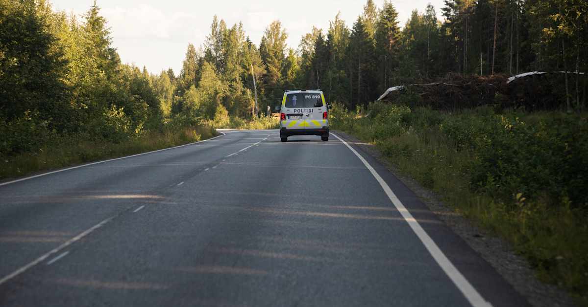 Mies törmäsi autolla puuhun ja kuoli Joensuussa | Pohjois-Karjala