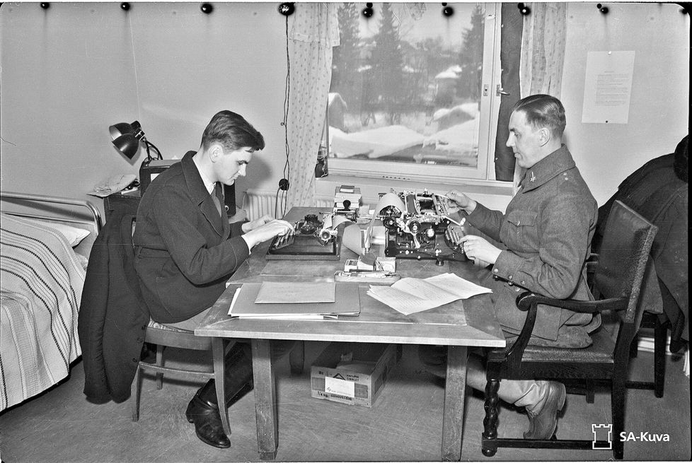 Virolainen vapaaehtoinen Toomas Hellat (vas.) osallistui suomalaisten operaatio Haukkaan.