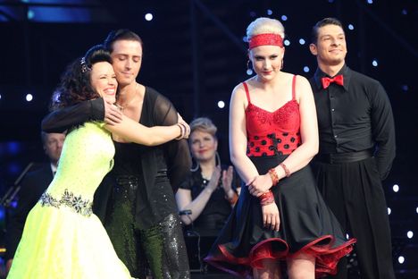 Jurijs Trosenko (oik.) oli ensimmäistä kertaa mukana syksyllä 2012, tuolloin laulaja Jipun opettajana. Kaksikko joutui ensimmäisenä kotimatkalle.