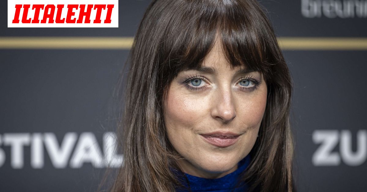 Dakota Johnson jälleen rohkeassa nakumekossa – Vastaanotti palkinnon elokuvafestivaaleilla