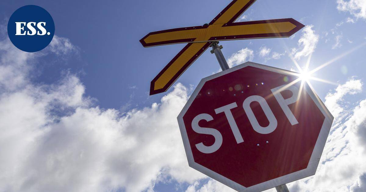 Nuori nainen jäi junan alle tasoristeyksessä Turussa | Uutissuomalainen