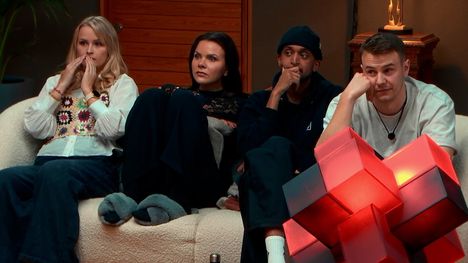 Pirunpelissä on koettu vahvoja tunnereaktioita, kun äänestystulokset ovat ratkenneet. Häädetyt kilpailijat ovat jatkaneet kaikessa hiljaisuudessa kilpailua niin sanottuina kellaripelaajina.