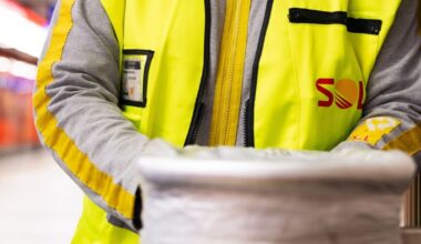 Uutuuskirja: SOL-yhtiön siivoojat pesivät hotellihuoneiden juomalasit vessarätillä