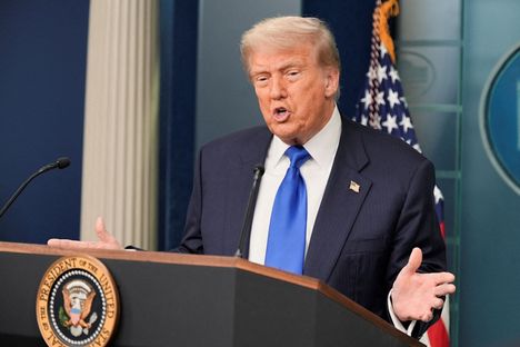 Koska Putinin Venäjän talous on suurissa vaikeuksissa, on Ukrainan aika iskeä, Trump ajattelee.