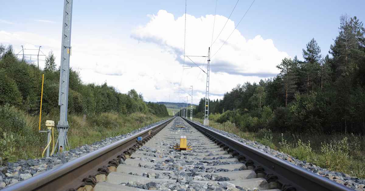 Juna törmäsi kaivinkoneeseen Luumäellä – kuski säikähti | Etelä-Karjala