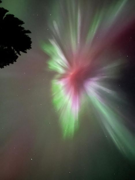 – Taivaalla näkyi kummallisia revontulia, Tilda viestittää Limingan Tupokselta.