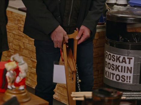 Simo Ralli esitteli, kuinka keppiä käytetään.