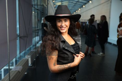 Sofia Zidalla on paljon meneillään: uutta musiikkia ja taidenäyttely tulossa.