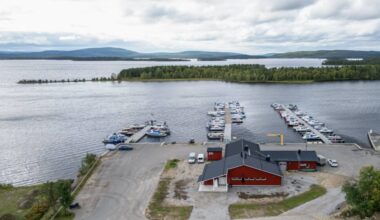 Veskoniemen venesatama ja kalankäsittelyhalli sijaitsevat Inarijärven rannalla- LEHTIKUVA / Tarmo Lehtosalo