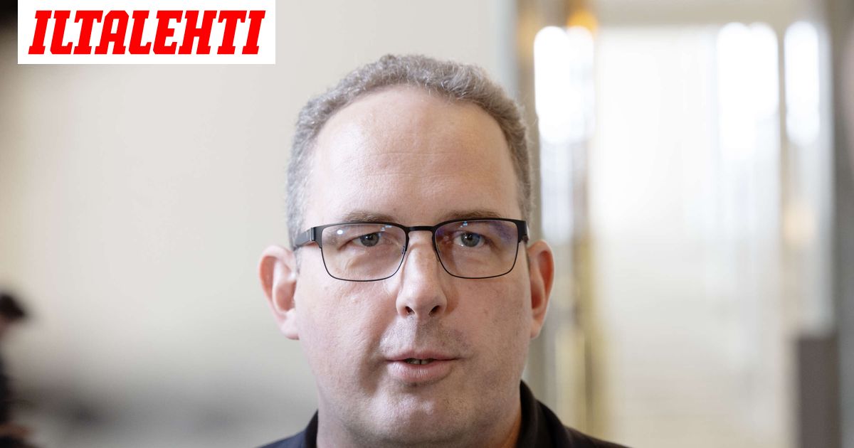 Adlercreutzille kuraa niskaan – Mäkelä: ”Keskenkasvuista räkätystä” - Iltalehti