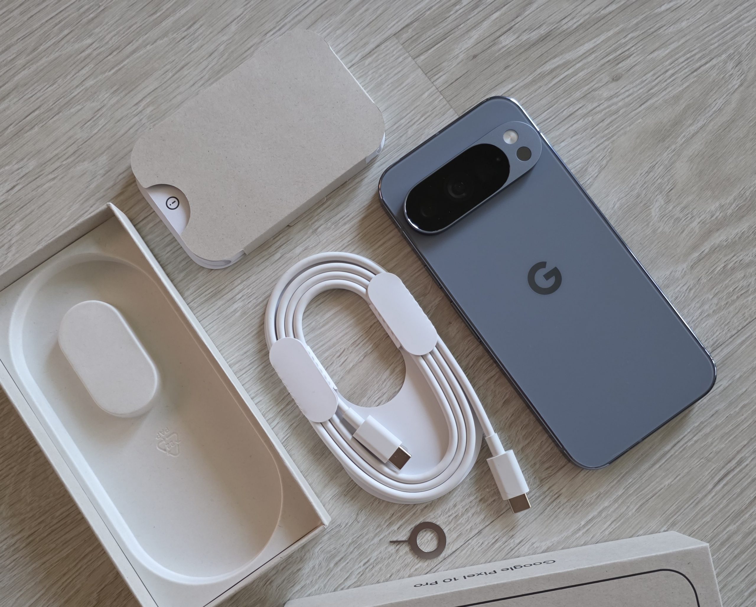 Myyntipakkauksen sisältö.