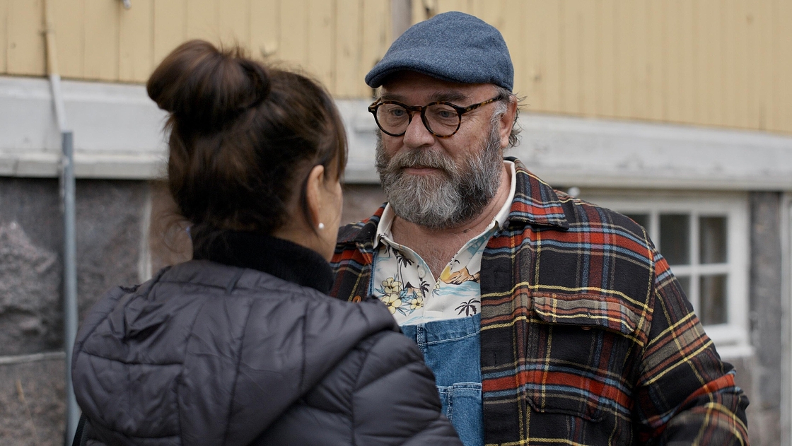 Kotimainen komediasarja jatkuu uusin jaksoin lokakuussa - Viihde