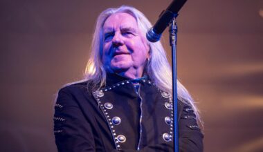 "Oloni on paikoin pikkuisen brutaali, mutta voin yllättävän hyvin" – Saxonin Biff Byford kertoi kuulumisiaan sytostaattihoidon jälkeen