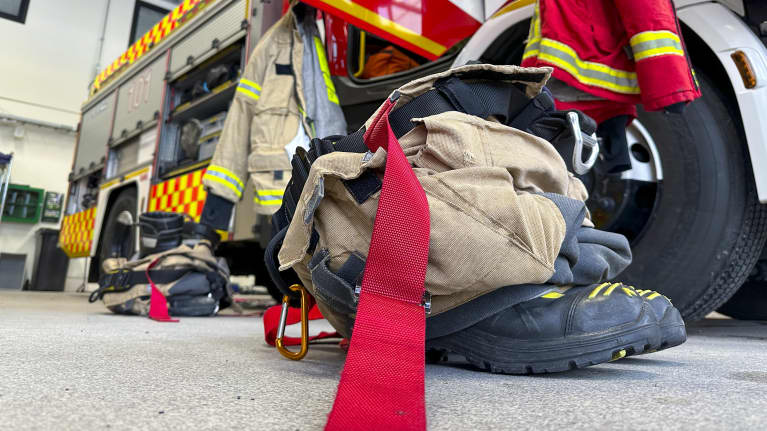 Oulun Linnanmaan pääpaloaseman paloautoja kuvattuna 2.11.2023