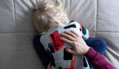 Vanhemmat pelkäävät lapsiaan, sanoo pitkän linjan psykologi Keijo Tahkokallio – katso viiden kohdan vanhemmuus­harjoitus | Kotimaa